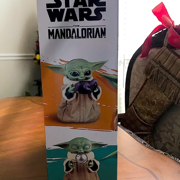 Star Wars-Mandalorian Galactic Snackin Grogu Animatronic Toy. Over 40 Sounds. - Picture 3 of 7
